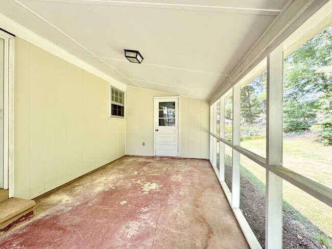 Building Photo - Adorable 3 Bed/2 Bath Off N Holden/Westridge