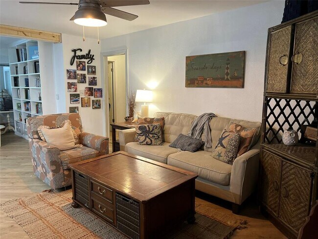 Building Photo - 2097 Swan Ln