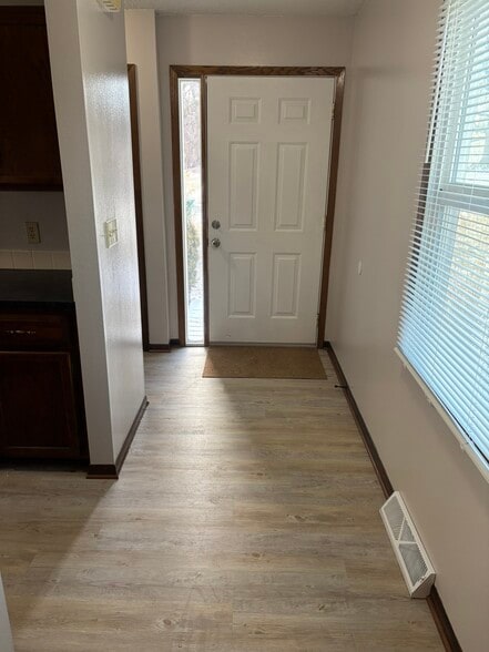 Building Photo - 5277 NW Torgerson Dr