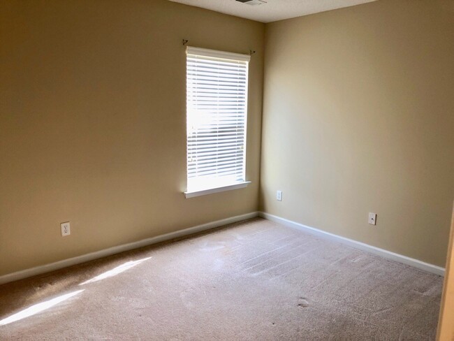 Building Photo - 3 Bedroom 2 Bath House in Quail Hill - Goo...