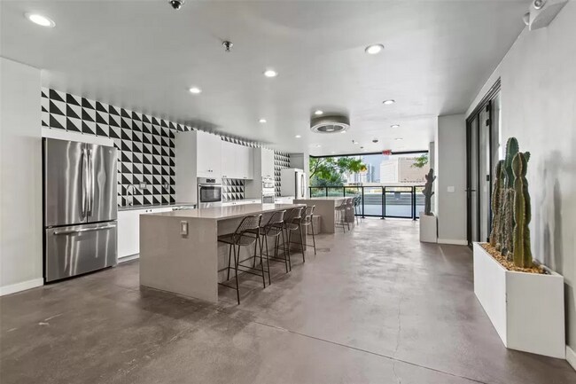 Building Photo - 800 Embassy Dr