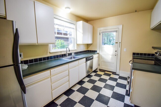 Building Photo - CLA2613-2615