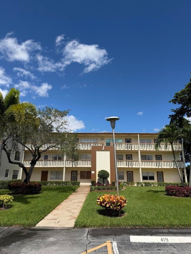 Building Photo - 387 Mansfield I