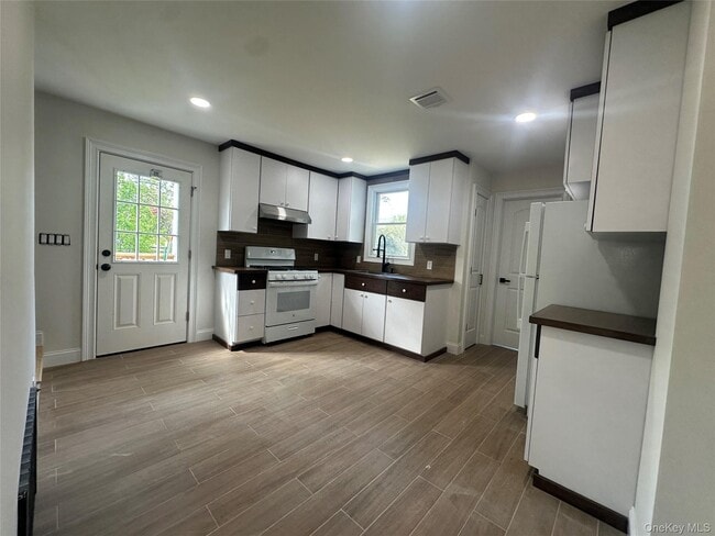 Building Photo - 1 Alvin St