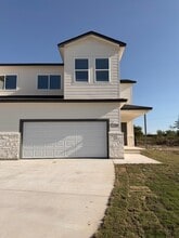 Building Photo - 510 War Admiral Dr