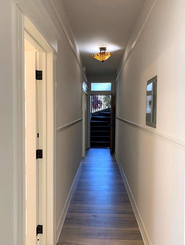 Building Photo - UPDATED BRIGHT 800sf 2BR/1BA Flat Noe Noe ...