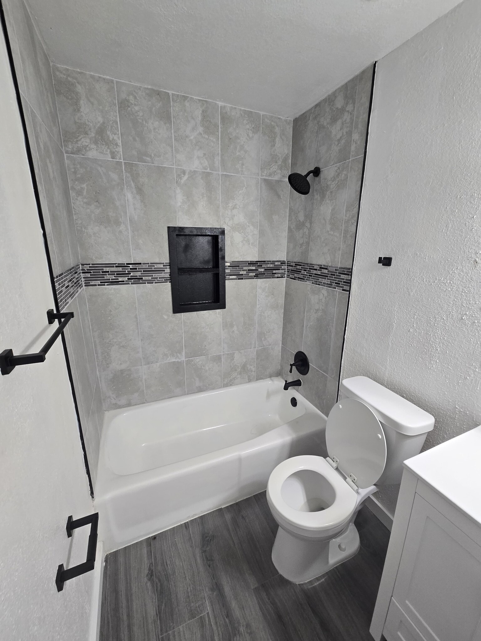 Building Photo - 1804 Kirby Ct NE