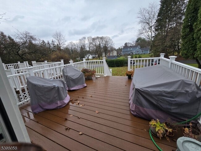 Building Photo - 83 E Main St