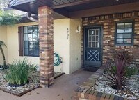 Building Photo - 4701 Vilabella Dr
