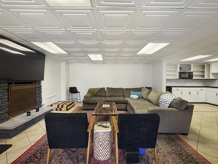 Building Photo - 436 Foothill Dr