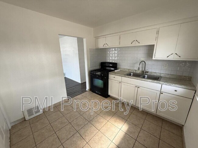 Building Photo - 5642 N 61st St