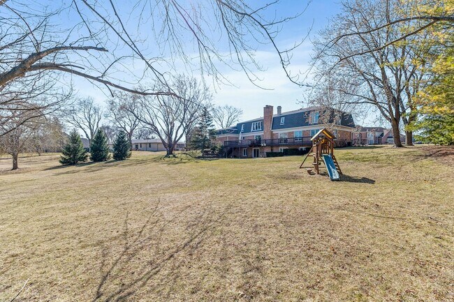 Building Photo - 2419 Cumberland Cir