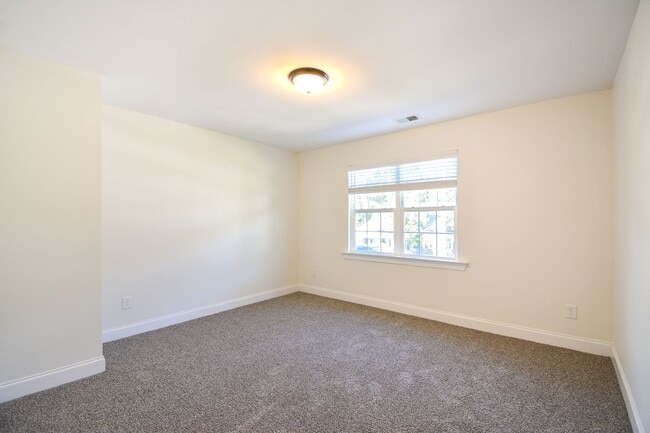 Building Photo - Beautiful 3 Bedroom + Flex Room in Gated Community of Mimosa Bay