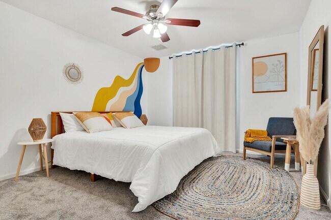 Building Photo - Boho Style 4 Bedroom 2 Bath Home, Fully Furnished