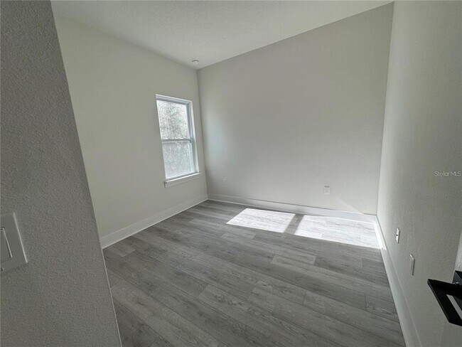 Building Photo - 702 Marion Oaks Manor