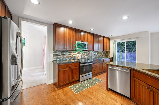 Building Photo - Quiet and Spacious 5-Bedroom Haven w/ 2.5 Baths – 2420 Sq Ft of Comfort Awaits!
