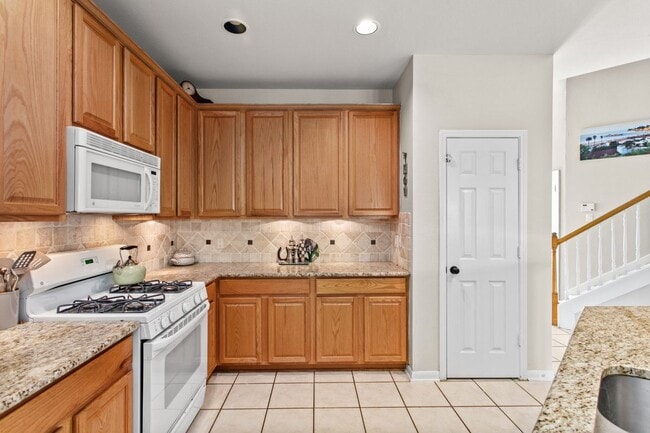 Building Photo - 5950 Mesa Verde Cir