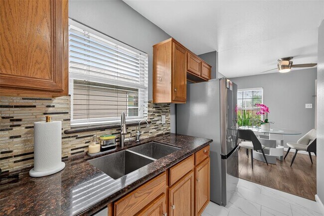 Building Photo - 7762 Eldergrove Ln