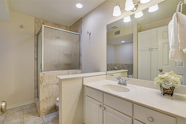 Building Photo - 7615 Rockpoint Dr