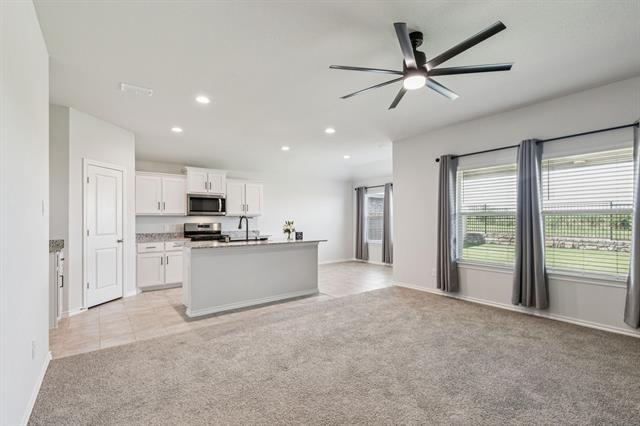 Building Photo - 620 Whitecomb Ln