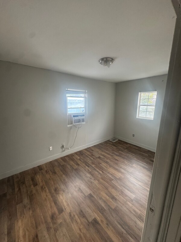Building Photo - 43 1/2 Rodgers Ave