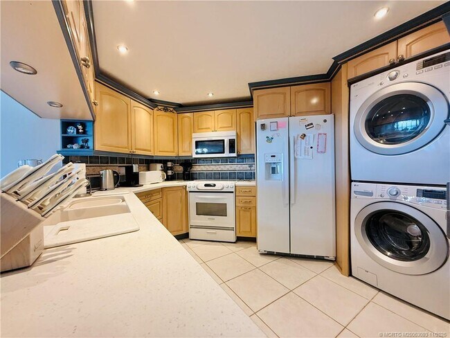 Building Photo - 9500 S Ocean Dr