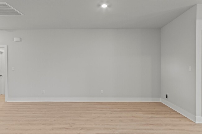 Building Photo - Discover this beautiful new townhome in th...