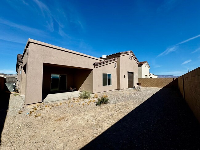 Building Photo - Very Clean Newer Mohave Valley Home