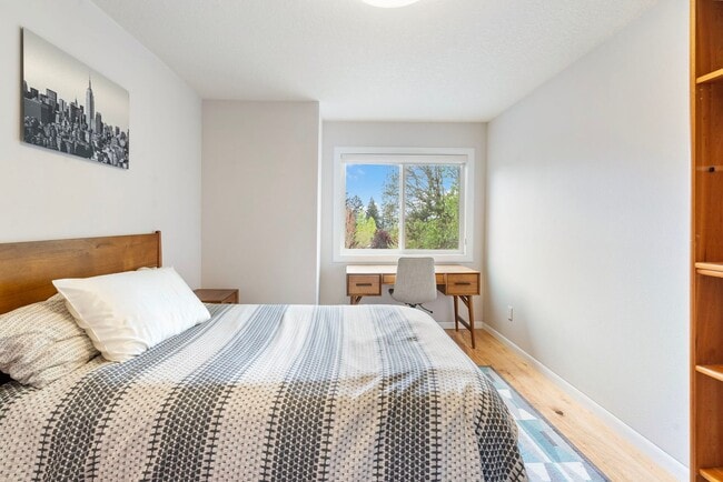 Building Photo - Private Retreat Backing to Trails in the Heart of Lake Oswego