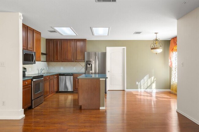 Building Photo - 300 Emerald Fields Ln