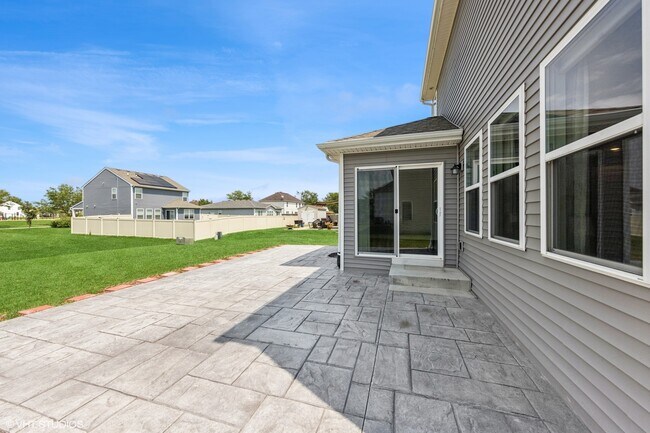 Building Photo - 411 Stockton Dr
