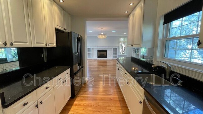 Building Photo - 10130 Blake Ln