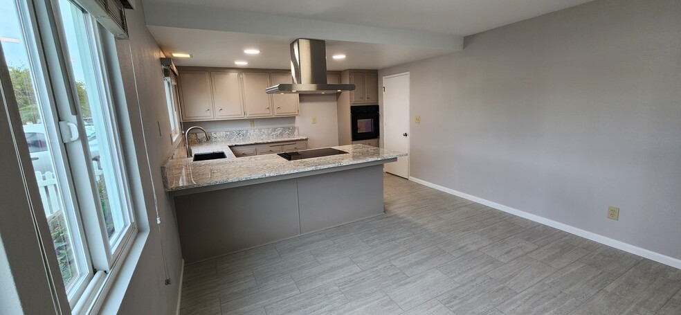 Kitchen/Dining Room 20'x 13' - 1100 Opal St