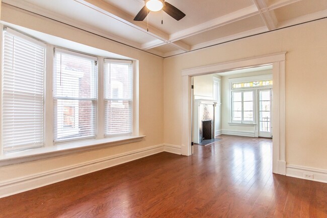 Building Photo - Rehabbed 2-bedroom apartment in the heart ...