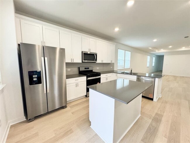 Building Photo - 368 Kapok St