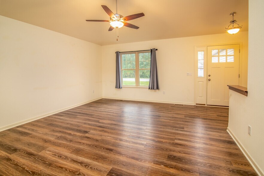 Building Photo - 501 Cobblestone Way