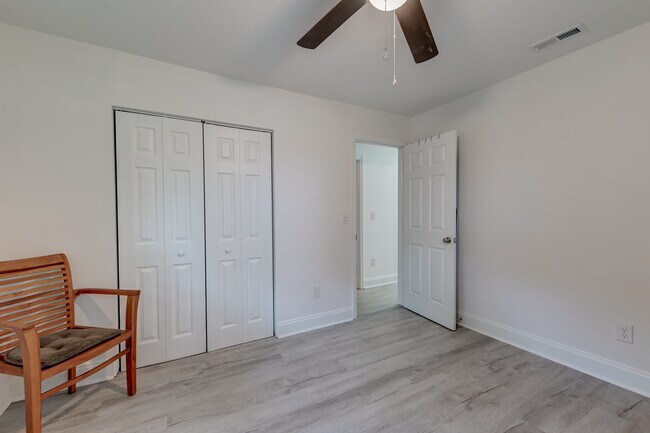 Building Photo - 746 Cartwright Dr