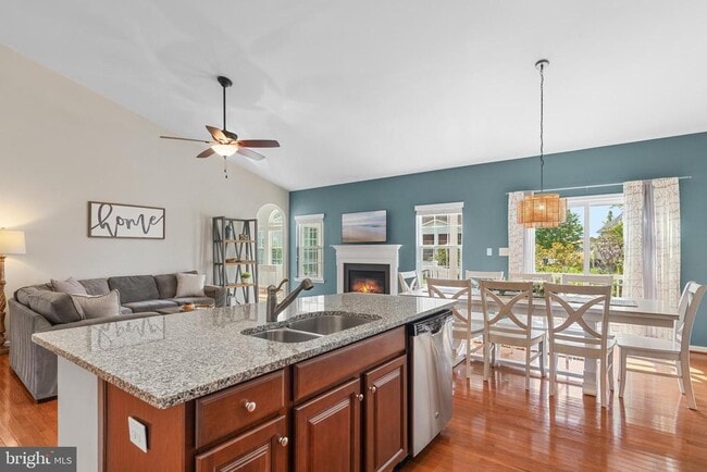 Building Photo - 29726 Vincent Village Dr