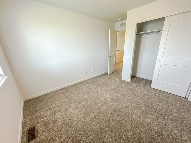 Building Photo - 1633 Elsie Jean Trl