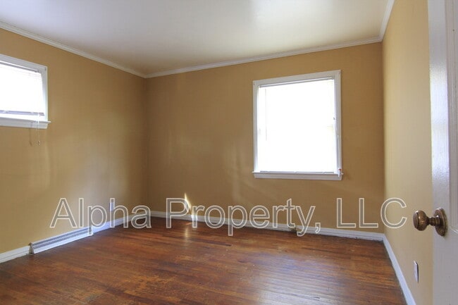 Building Photo - 5 Valley View Dr