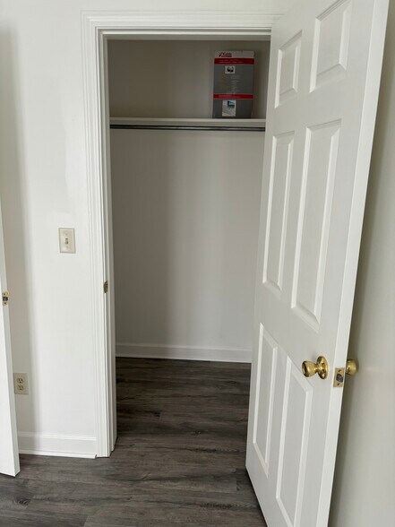 Building Photo - 205 S Ottawa St