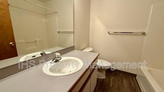 Building Photo - 930 S Johnson St