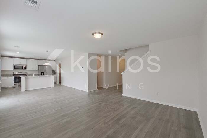 Building Photo - 14 Red Oak Dr.