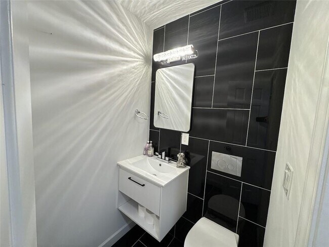 Building Photo - 275 Winding River Dr