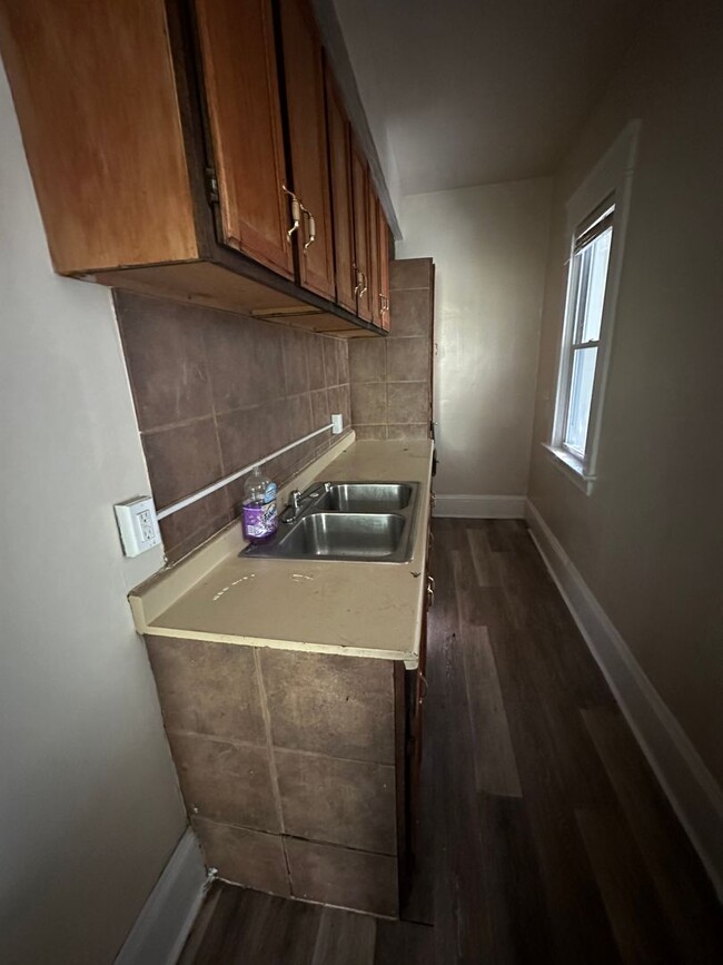 Building Photo - Three bedroom single family home on Clevel...