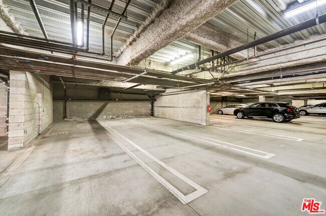 Building Photo - 11124 Burbank Blvd