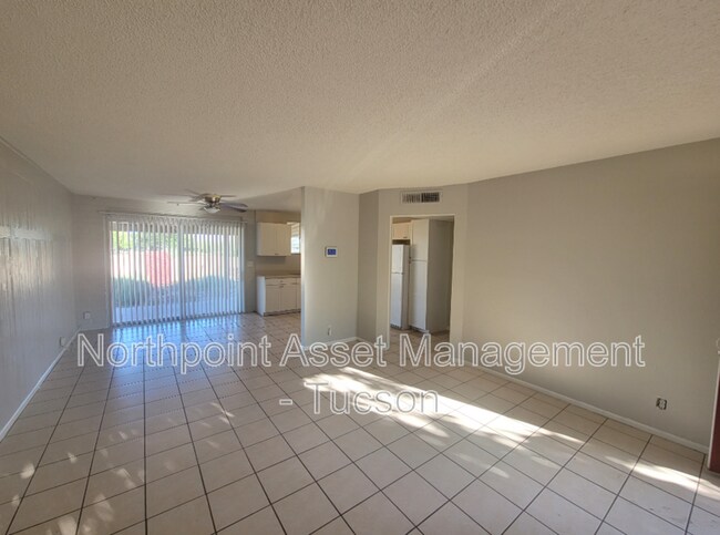Building Photo - 210 S Alandale Pl