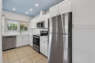 Building Photo - 208 S K St