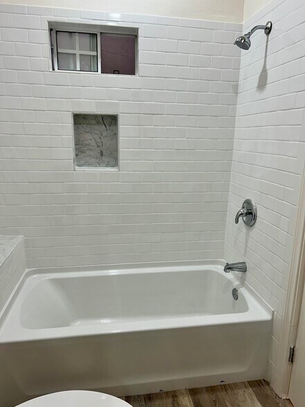 Beautiful tiled bathroom with updated fixtures. - 4043 1/2 W 21st St