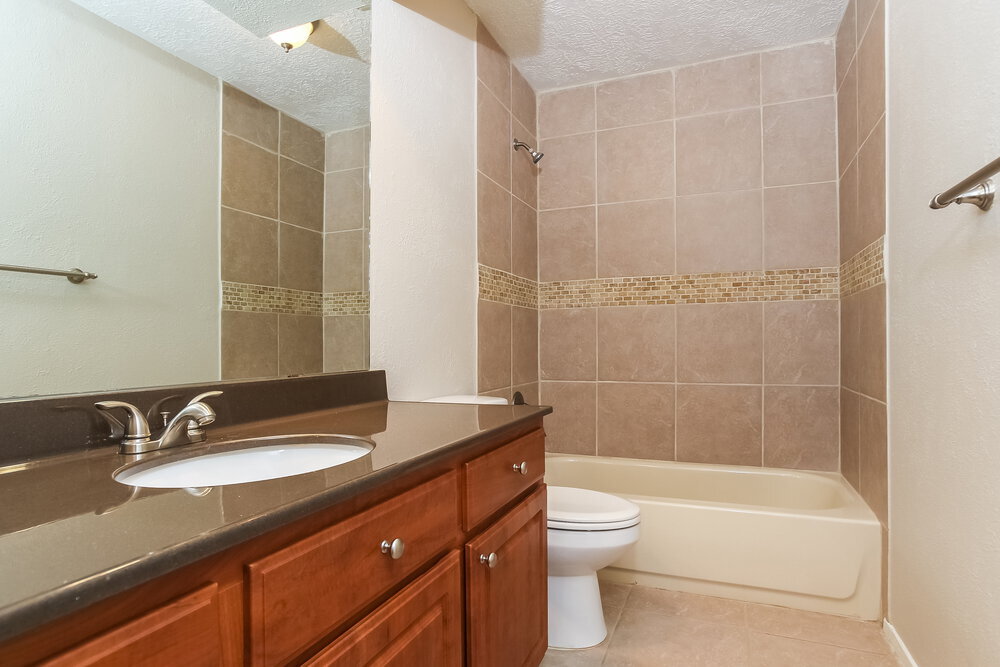 Building Photo - 9215 Grandview Park Dr
